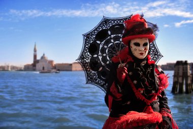 Venedik Karnavalı kostüm ve maske