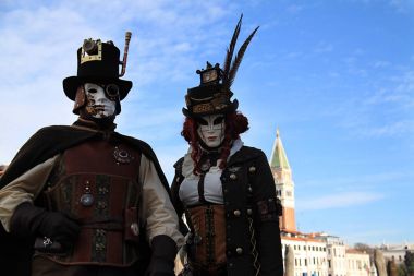 Venedik Karnavalı kostüm ve maske.