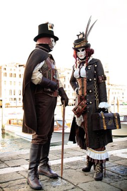 Venedik Karnavalı kostüm ve maske.