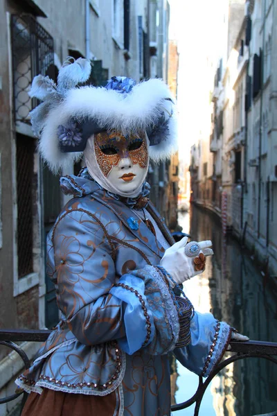 Venedik Karnavalı kostüm ve maske.