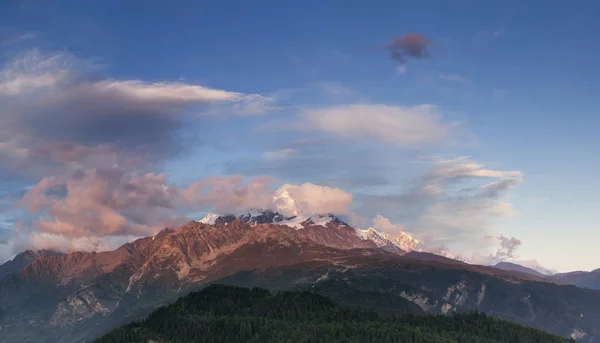 Tetnuldi topp i Georgia mountains — Stockfoto