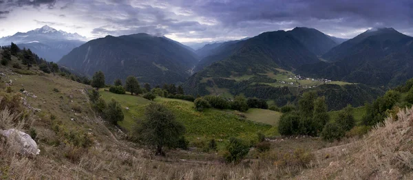 Georgia mountain valley. Dawn. — Stock Photo, Image