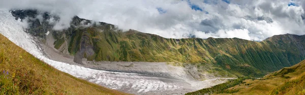 ジョージアの山の氷河渓谷 — ストック写真