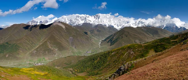 Zomer in Georgië bergen — Stockfoto