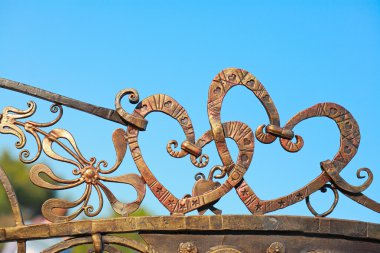 Sahte figürlü çit