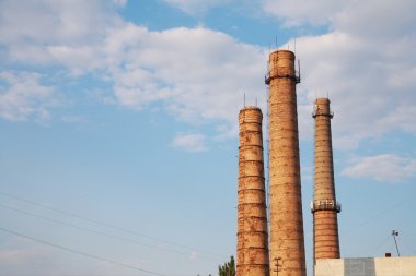 Üç tuğla bacalardan