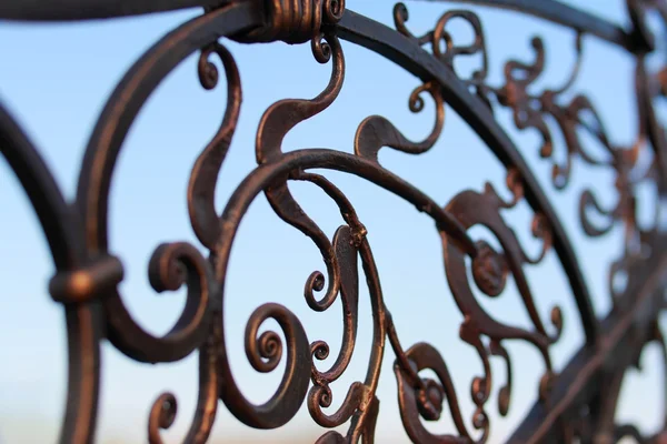 Sahte figürlü çit