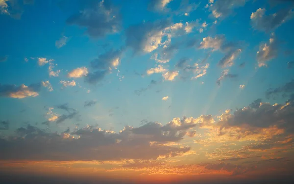 Хмари на заході сонця — стокове фото