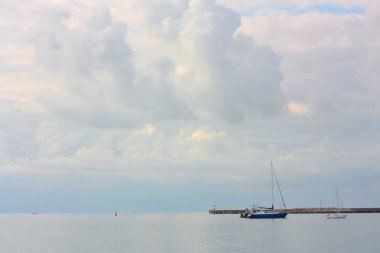 Evpatoria içinde demirli yatlar