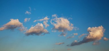 gün batımında bulutlar