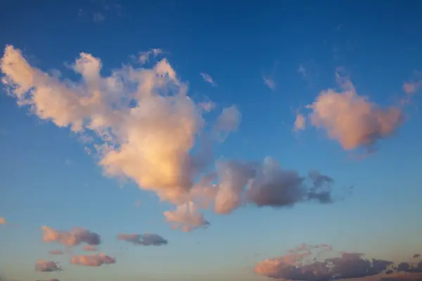 Хмари на заході сонця — стокове фото