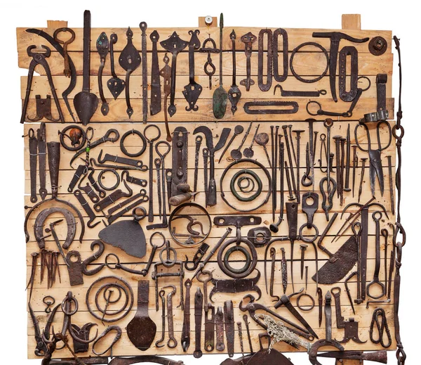 Старые кованые предметы — стоковое фото