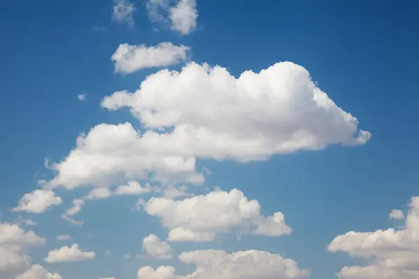 Cielo azul con nubes — Foto de Stock