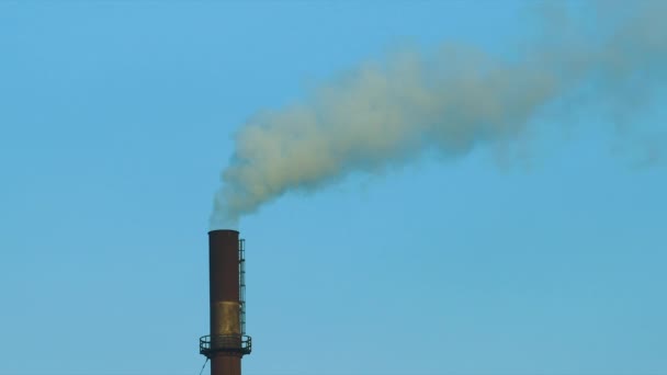 Rookfabriekschoorstenen Stad Tegen Lucht — Stockvideo