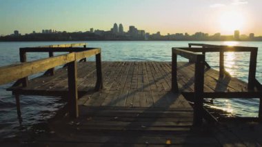 Dnepropetrovsk seti, gün batımında Dnepr Nehri.