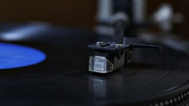 Turntable, vinil disklerin kayıt oynatıcısı yakın plan