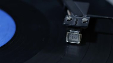 Turntable, vinil disklerin kayıt oynatıcısı yakın plan
