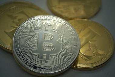 Gümüş Bitcoin ve altın Litecoins