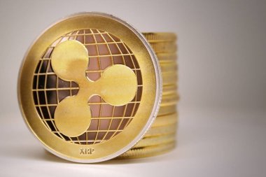 Cryptocurrency - dünya çapında cryptocurrency ve dijital ödeme sistemi için dalgalanma altın Coins.Conceptual görüntü.