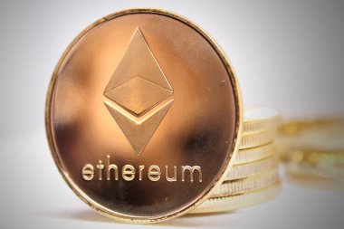 Dünya çapında cryptocurrency ve dijital ödeme sistemi için Ethereum paraları Cryptocurrency.Conceptual görüntü.