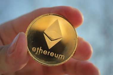 Ethereum cryptocurrency, blockchain teknoloji para birimi para adem-i merkeziyetçi.