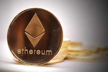 Kripto para birimi Ethereum, Eth, kripto madeni para. Makro çekim Ethereum altın sikke. Blockchain teknoloji, araştırma kavramı