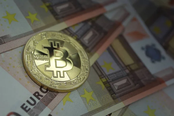 Crypto Monnaie Pièce Bitcoin Photo Illustration Bitcoin Pièce Sur Euro — Photo