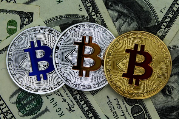 Kryptowährung Coins Bitcoin Set Dollars Golden Bitcoins Coin Paper Dollar — Stockfoto