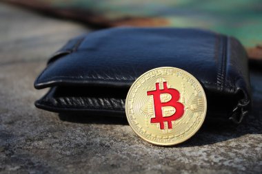 Fiziksel altın Bitcoin. Cryptocurrency madencilik ve ticaret kavramı.