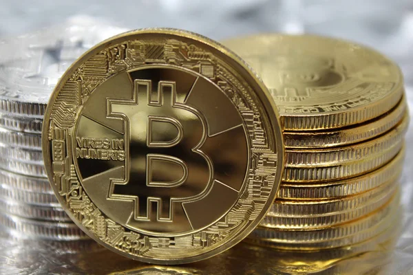 Goldene Bitcoins Kryptowährung Neues Virtuelles Geld — Stockfoto