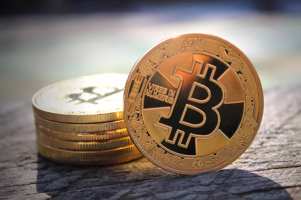 Goldene Bitcoins Kryptowährung Neue Virtuelle Money Cryptocurrency Geschäfts Und Handelskonzept — Stockfoto