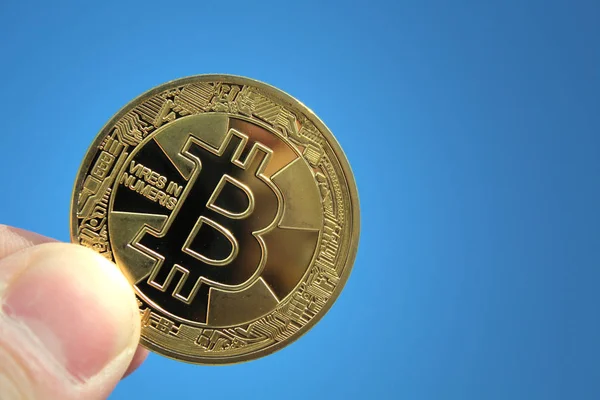 Hand Holding Bitcoin Coin Sky — Stock Photo, Image