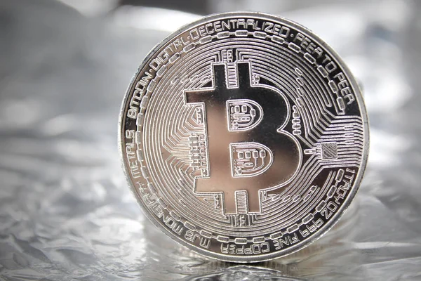 Silber Bitcoin Standing Bitcoin Crypto Währung Bitcoin Btc Bit Coin — Stockfoto