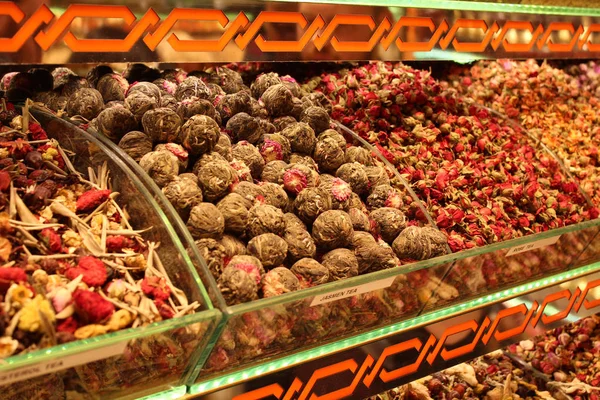 Nahaufnahme Von Jasminblüten Teebällchen Und Anderem Tee Auf Dem Markt — Stockfoto