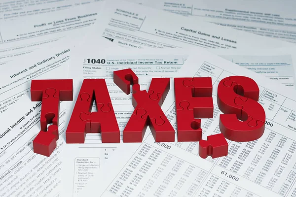 Vergi Formlarının Üstüne Kısmen Monte Edilmiş Büyük Kırmızı Bir Taxes — Stok fotoğraf