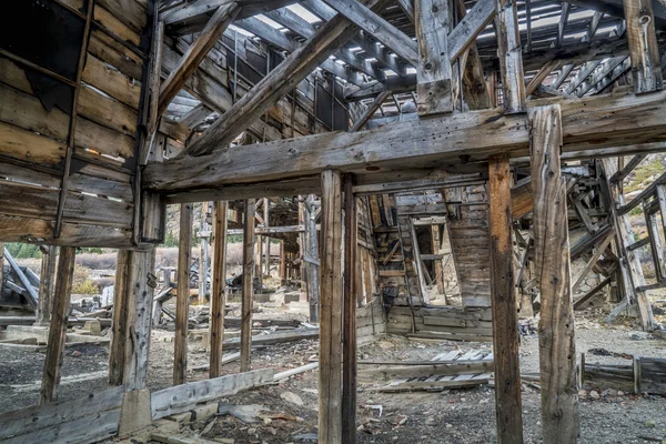 Ruins of gold mine in Rocky Mountains — Stock Photo, Image