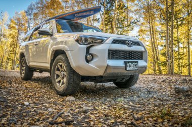 Toyota 4runner Suv kızartma tavası yolda