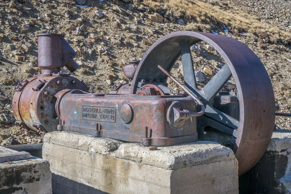 Винтажный воздушный компрессор на золотом руднике — стоковое фото