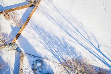 backyards ve çitler havadan görünümü