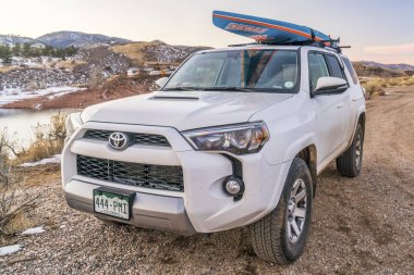 Toyota 4runner Suv ile paddleboard