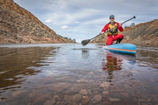 Inverno stand up paddling in Colorado — Foto Stock