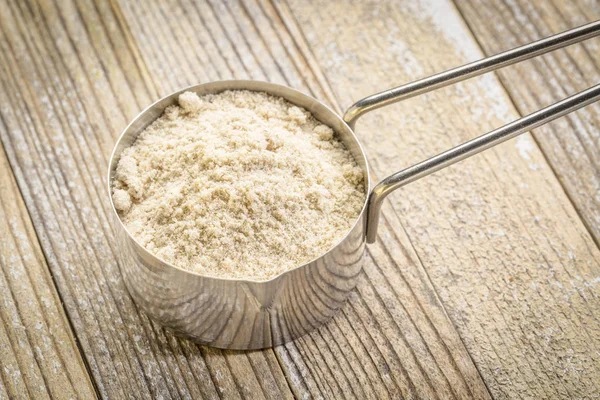 Scoop of whey protein powder — Stock Photo, Image