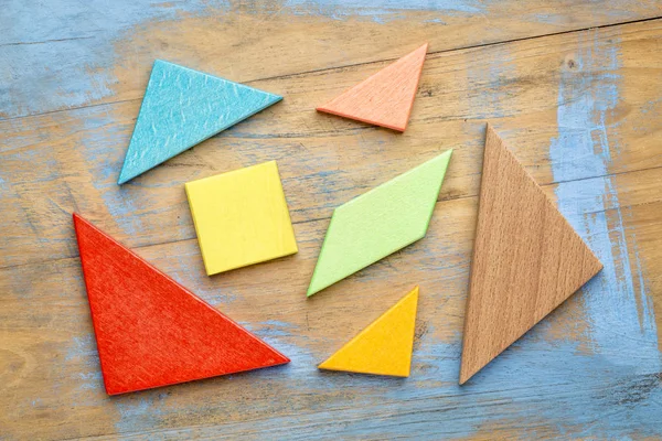Stukjes van houten tangram puzzel — Stockfoto