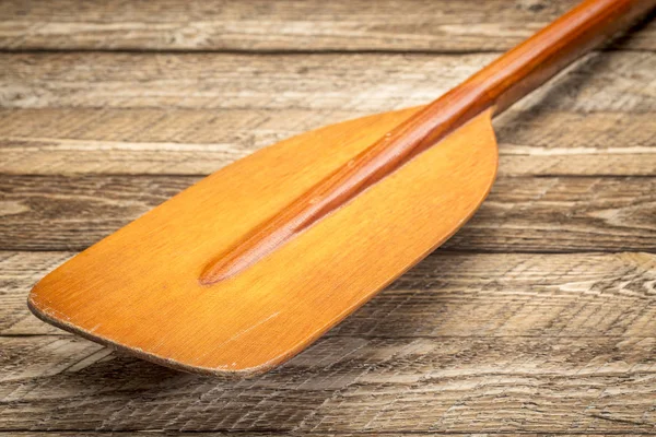 Schaufel eines Kanus aus Holz — Stockfoto
