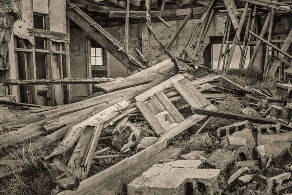 Collapsed old wooden house — Stock Photo, Image