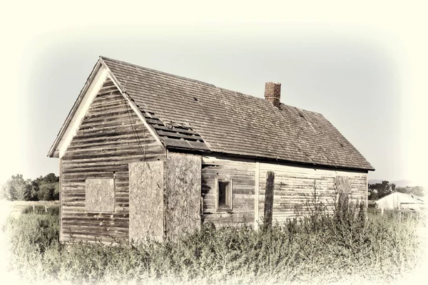 Velha casa abandonada fazenda — Fotografia de Stock