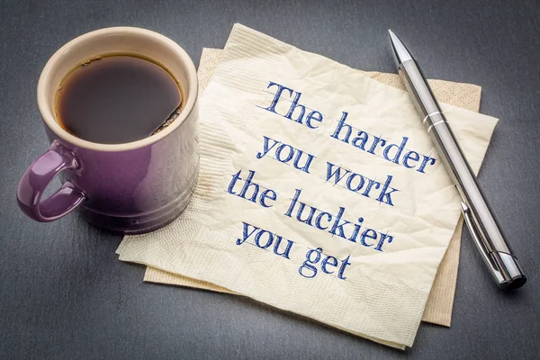 Plus tu travailles dur, plus tu as de chance.  ... — Photo