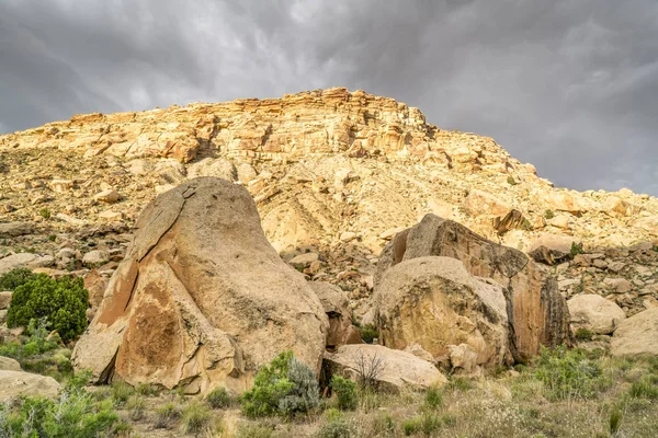 Pustynny krajobraz klifów książki w Utah wschodniej — Zdjęcie stockowe