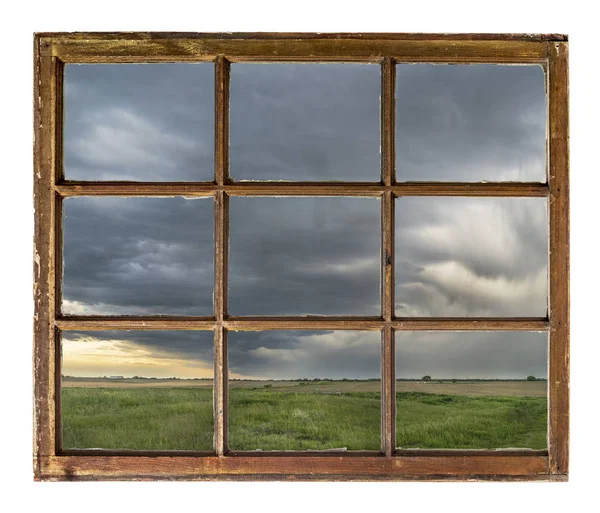 Fuertes nubes de tormenta y lluvia sobre las tierras agrícolas de Nebraska —  Fotos de Stock