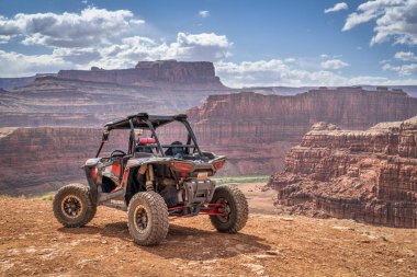 Polaris Rzr Atv Moab yakınındaki tavuk köşe 4wd izinde